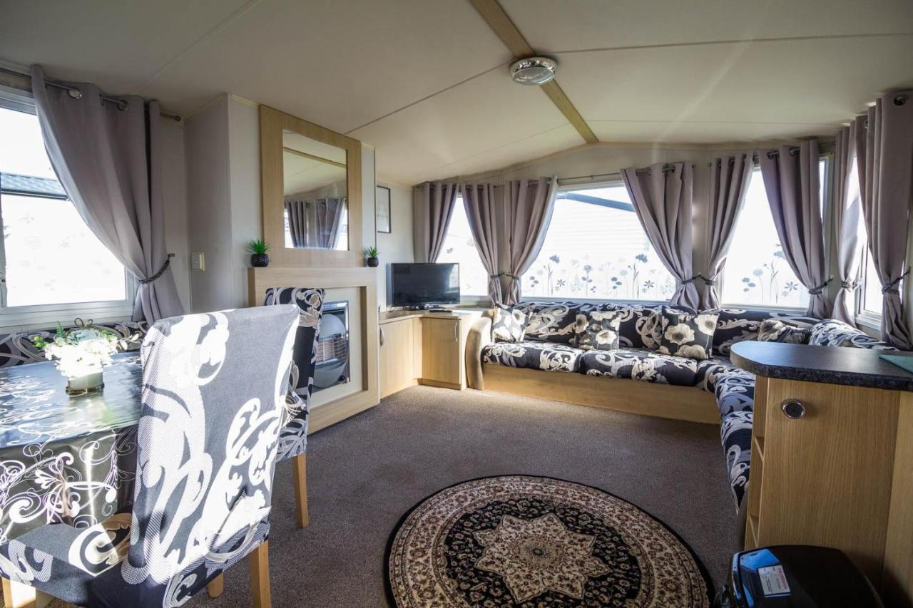 Lovely Caravan With Wifi At Broadland Sands In Suffolk Ref 20035Bs Hotell Hopton on Sea Eksteriør bilde
