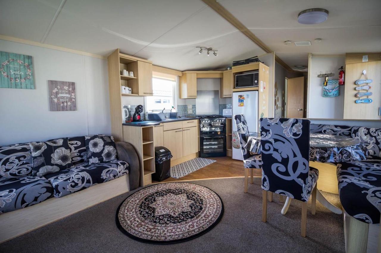 Lovely Caravan With Wifi At Broadland Sands In Suffolk Ref 20035Bs Hotell Hopton on Sea Eksteriør bilde