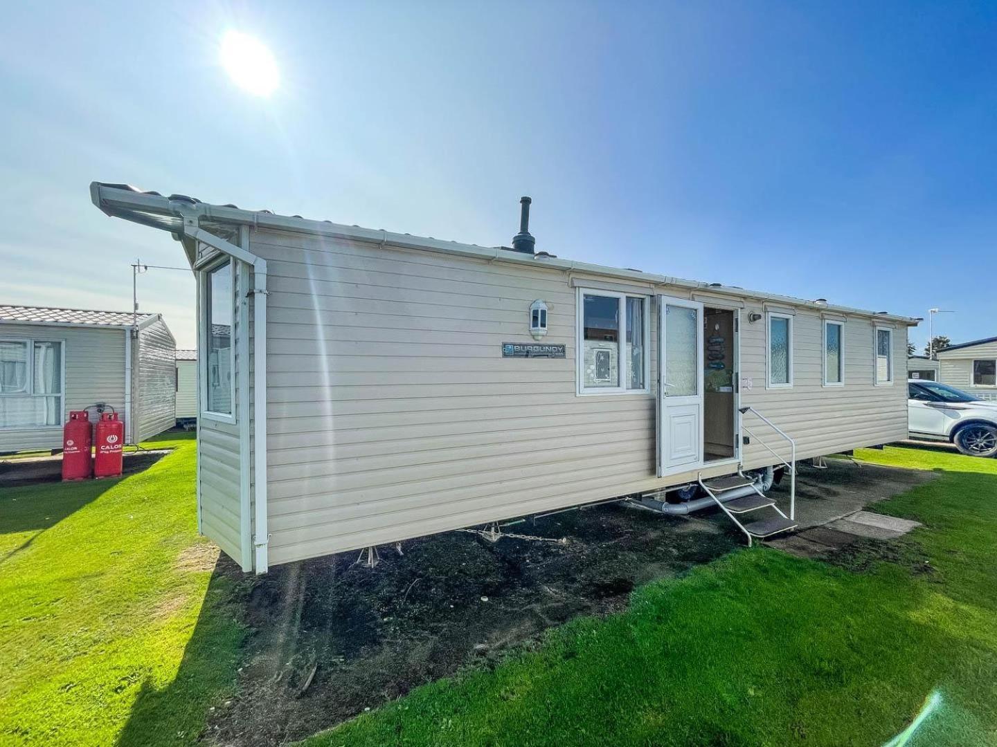 Lovely Caravan With Wifi At Broadland Sands In Suffolk Ref 20035Bs Hotell Hopton on Sea Eksteriør bilde