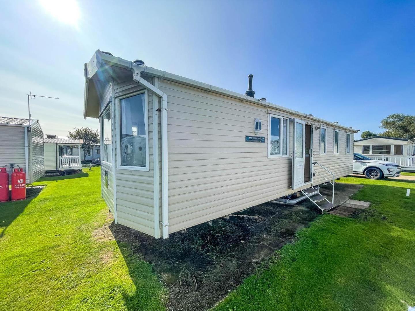 Lovely Caravan With Wifi At Broadland Sands In Suffolk Ref 20035Bs Hotell Hopton on Sea Eksteriør bilde